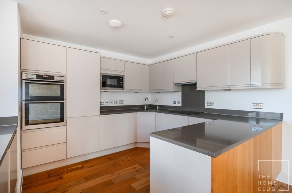 Property photo 3 of 15 980B4551-9861-43Fc-83Fc-72Cda7E504ce