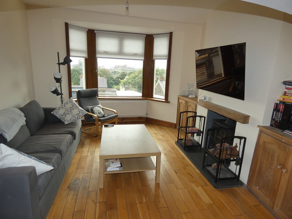 Property photo 2 of 18 Front Lounge
