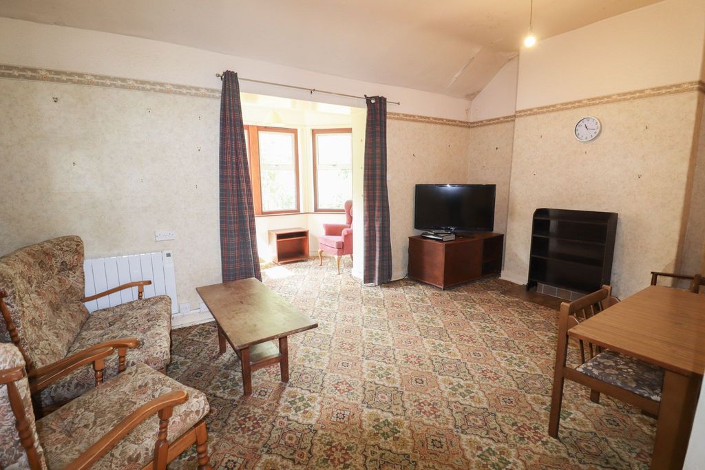 Property photo 2 of 21