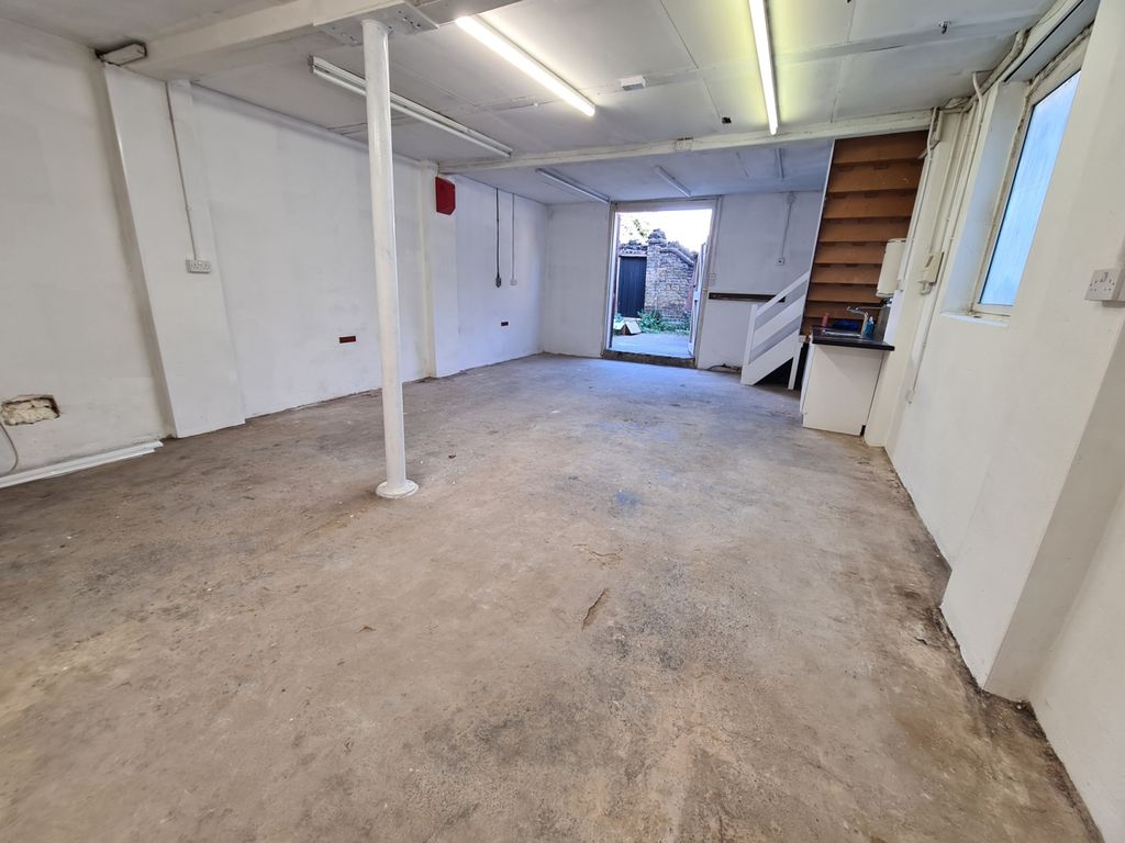 Property photo 3 of 11 Gallery