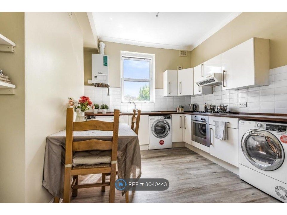 Property photo 3 of 12 Kitchen