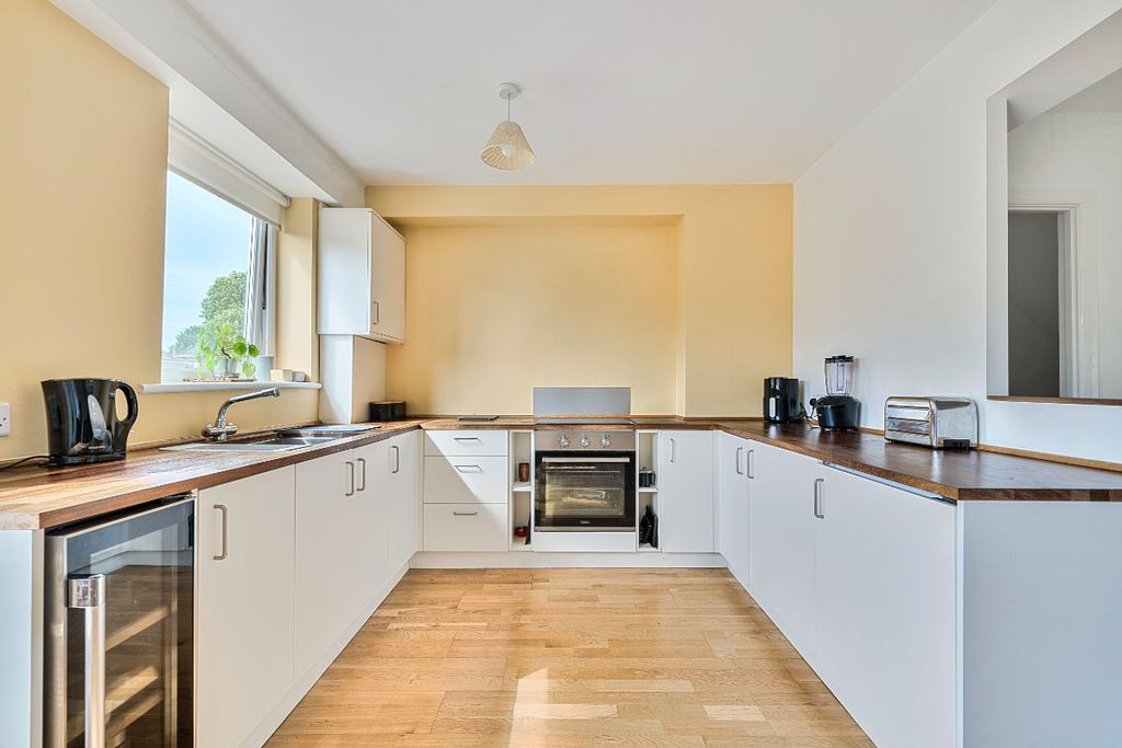 Property photo 2 of 13 Picture No. 14