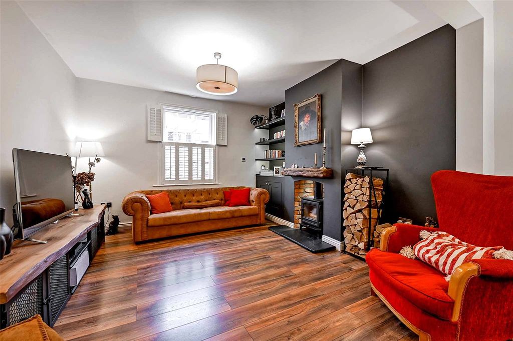 Property photo 2 of 20 Sitting Room