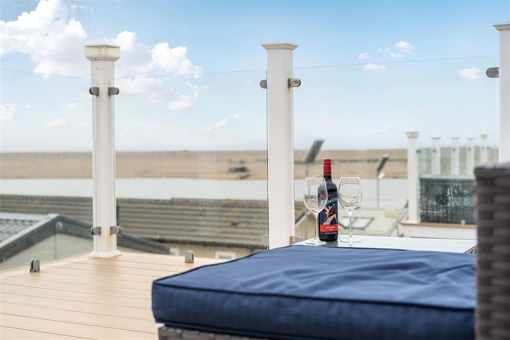 Property photo 3 of 21 7-1350121-20-68cd485E21992-7.Jpg