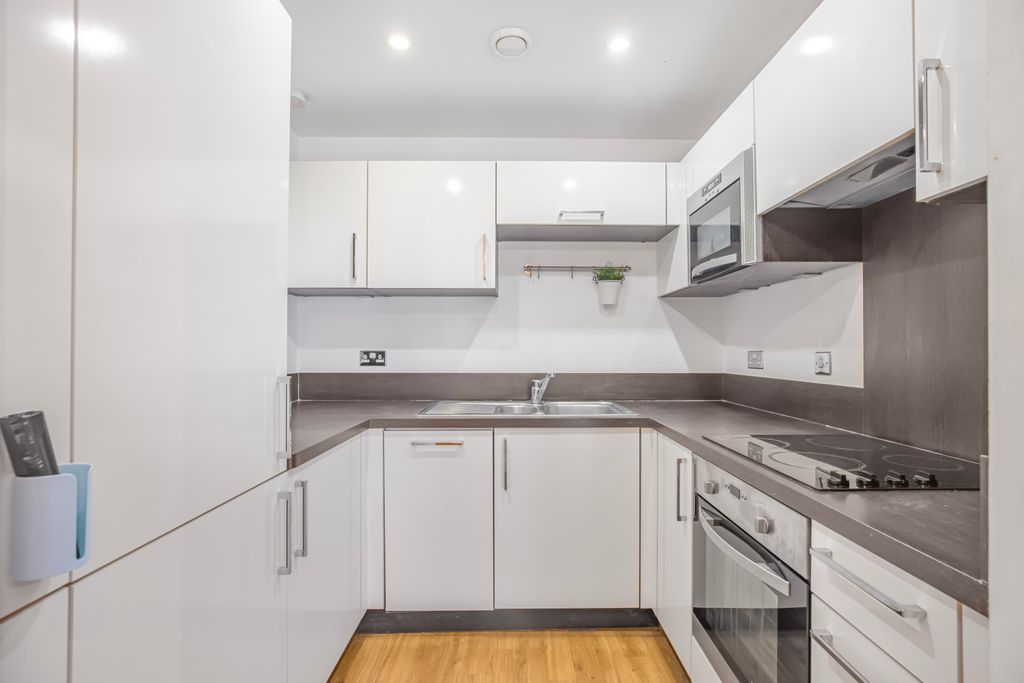 Property photo 3 of 30 Kitchen