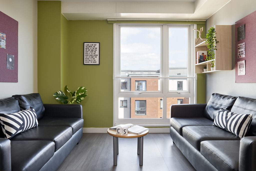 Property photo 3 of 9 8421440.Jpg