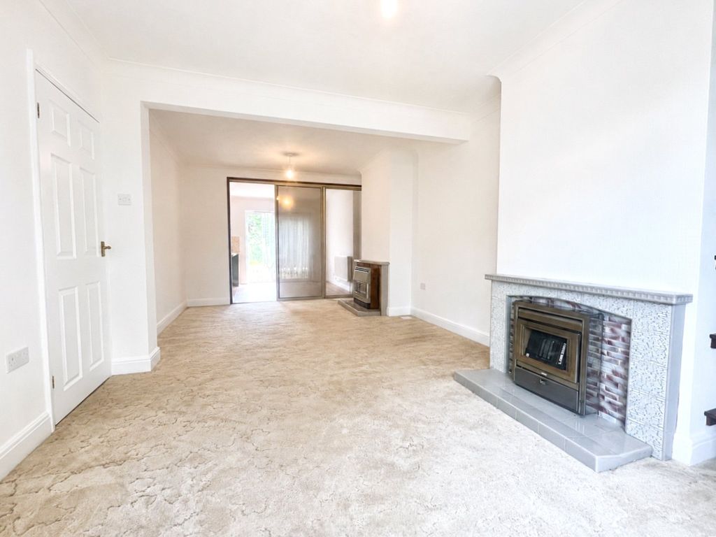 Property photo 3 of 14 Lounge