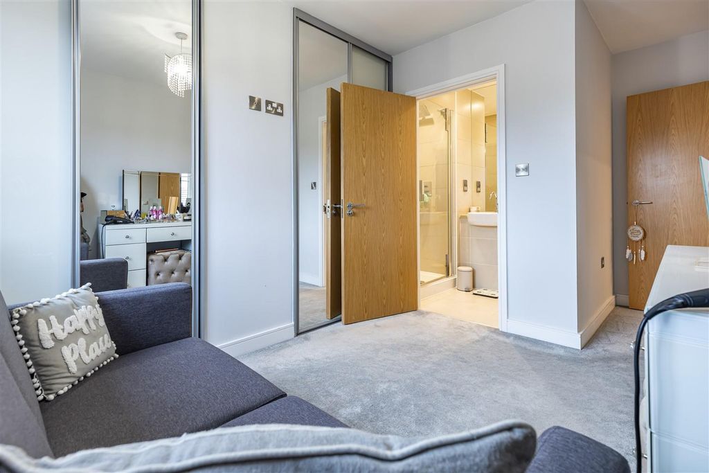 Additional image 13 of 2 bed flat for saleBuckingham Road, Epping CM16