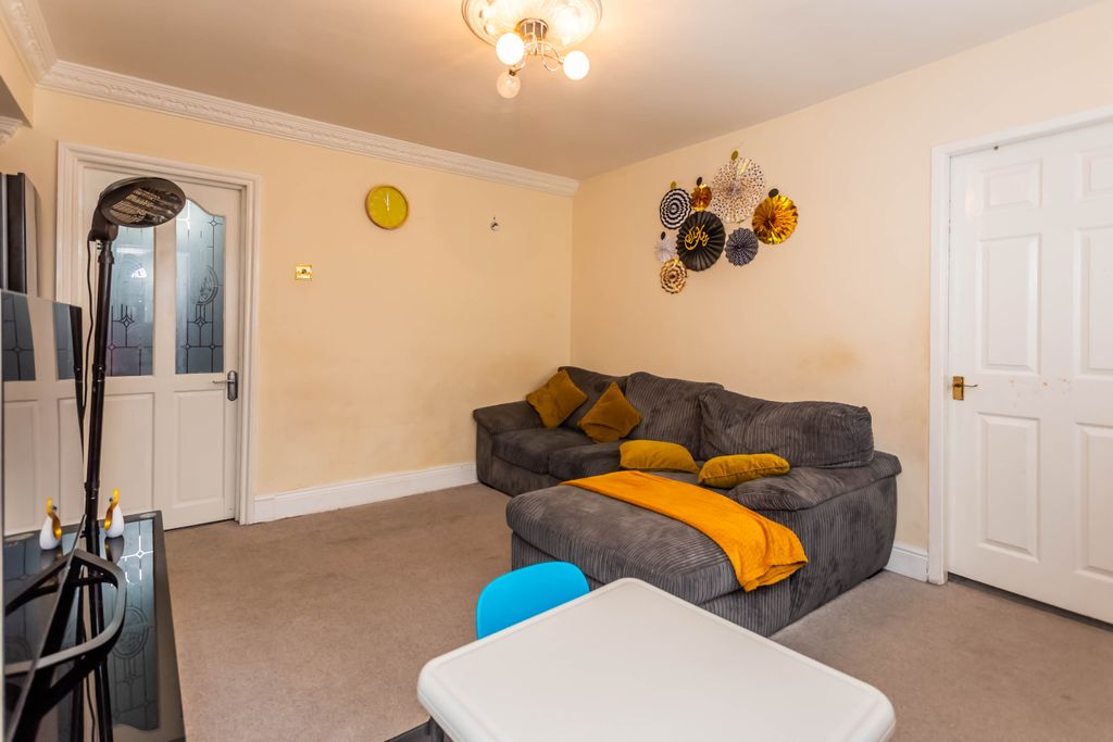 Property photo 3 of 16