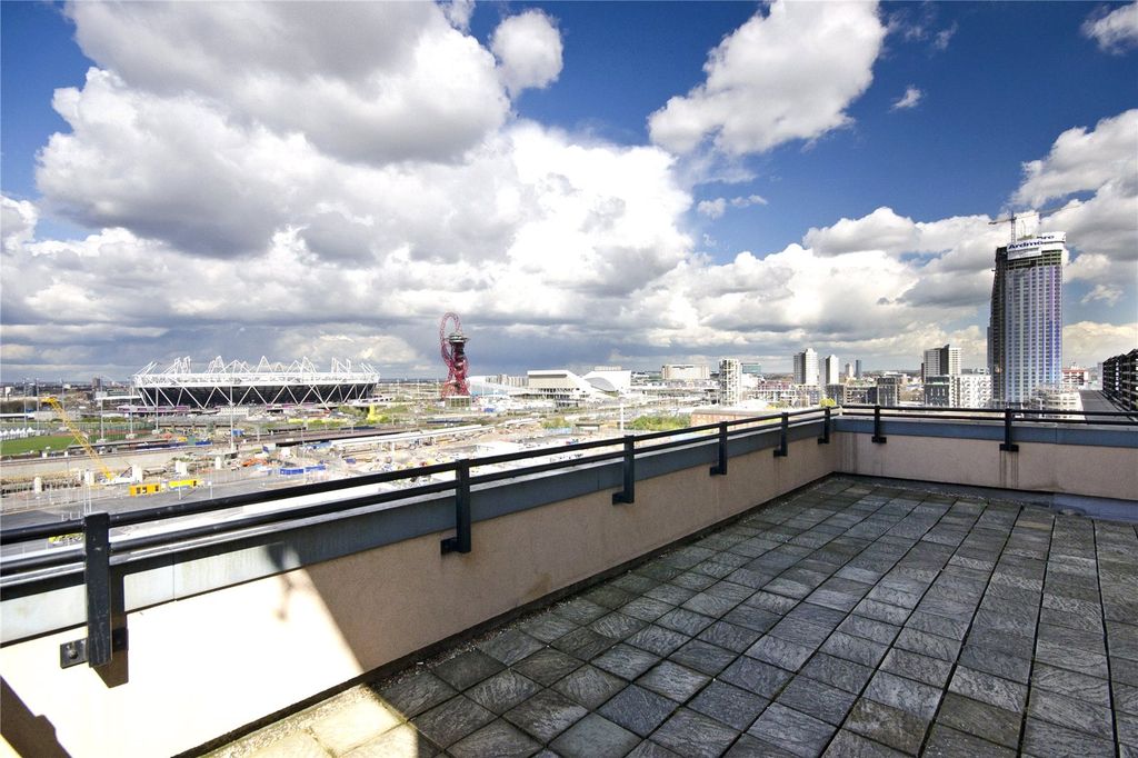 Property photo 2 of 4 Communal Rooftop
