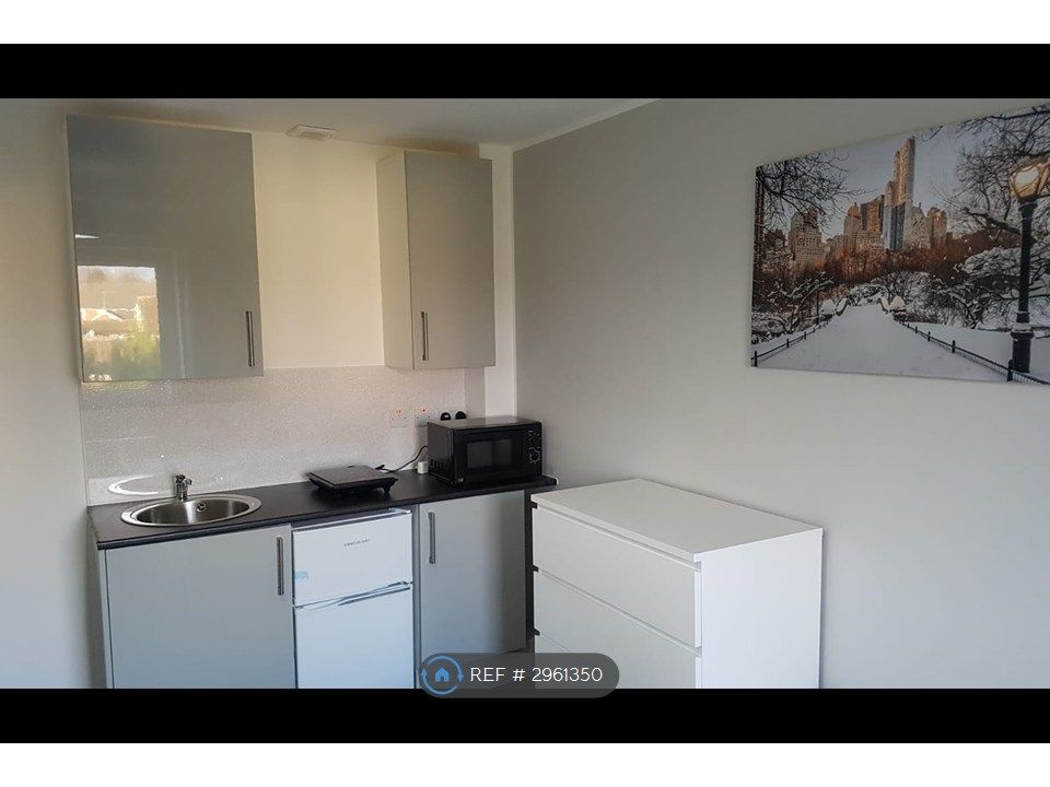 Property photo 1 of 6 Studio Room 5