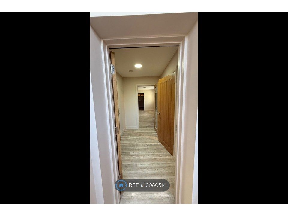 Property photo 2 of 8 Entrance Hallway
