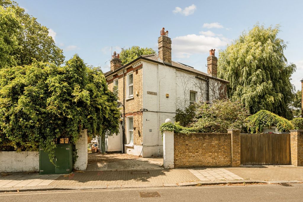 Property photo 1 of 11