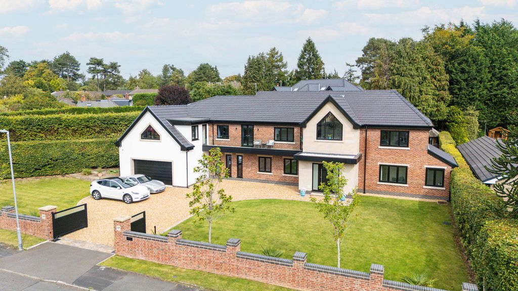 Property photo 1 of 32