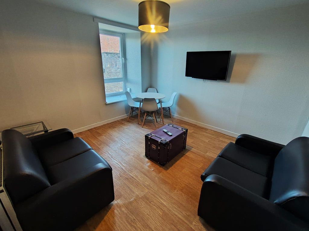 Property photo 3 of 6 Livingroom