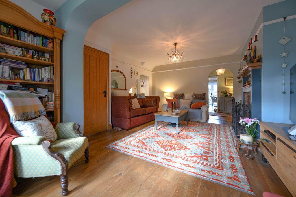 Property photo 2 of 25