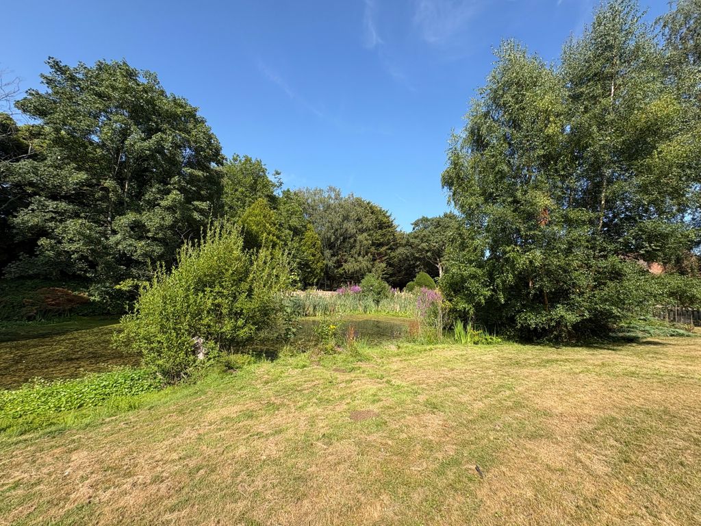 Property photo 3 of 18 Garden