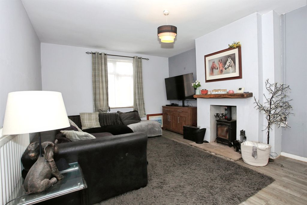 Property photo 3 of 20 Lounge