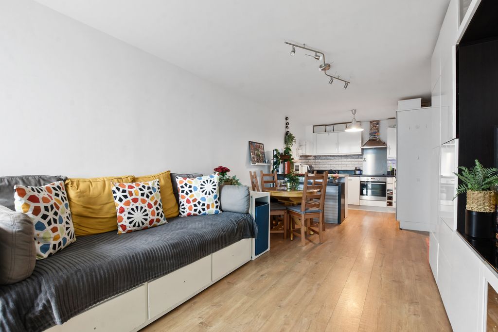 Property photo 2 of 10 Reception + Kitchen