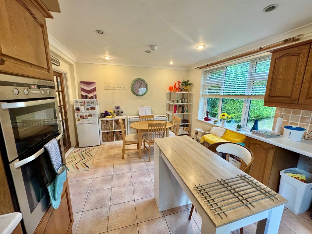 Property photo 2 of 28