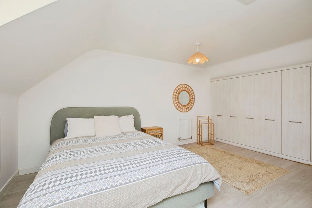 Property photo 2 of 20 Bedroom One