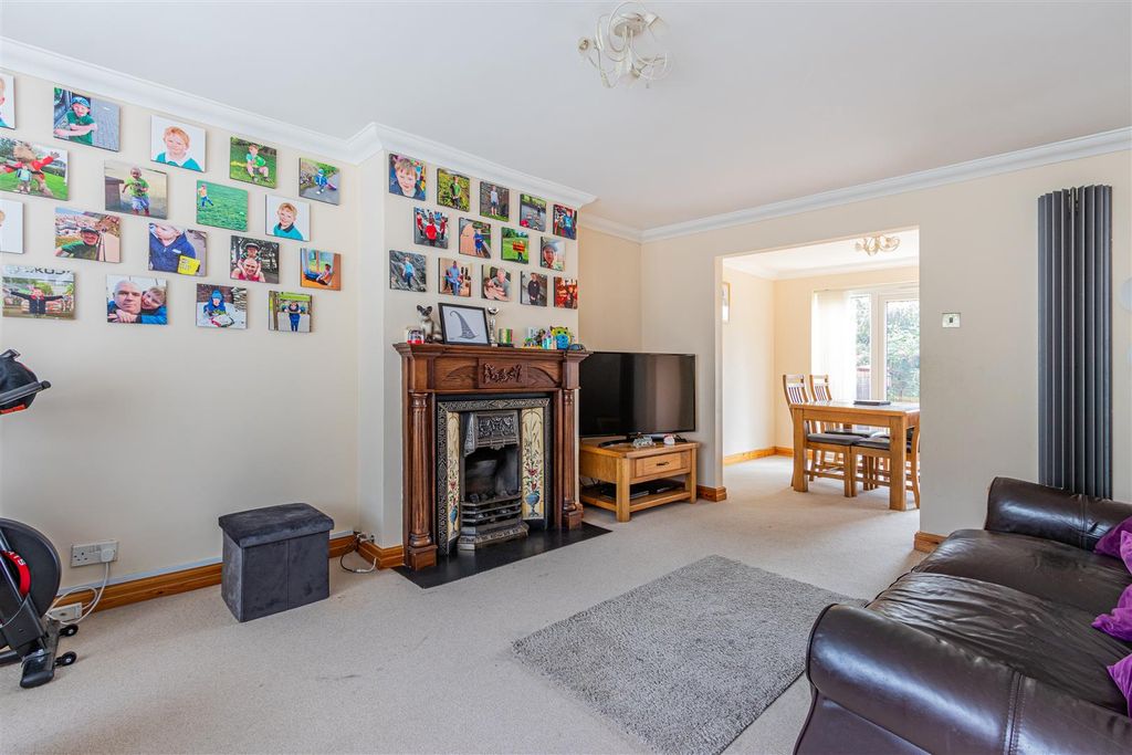 Property photo 3 of 25 Woolasaton Avenue 76 (6 Of 25).Jpg