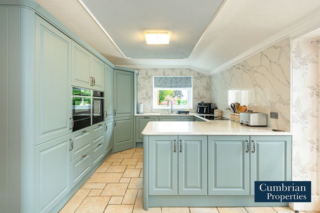 Property photo 2 of 32 Dining Kitchen