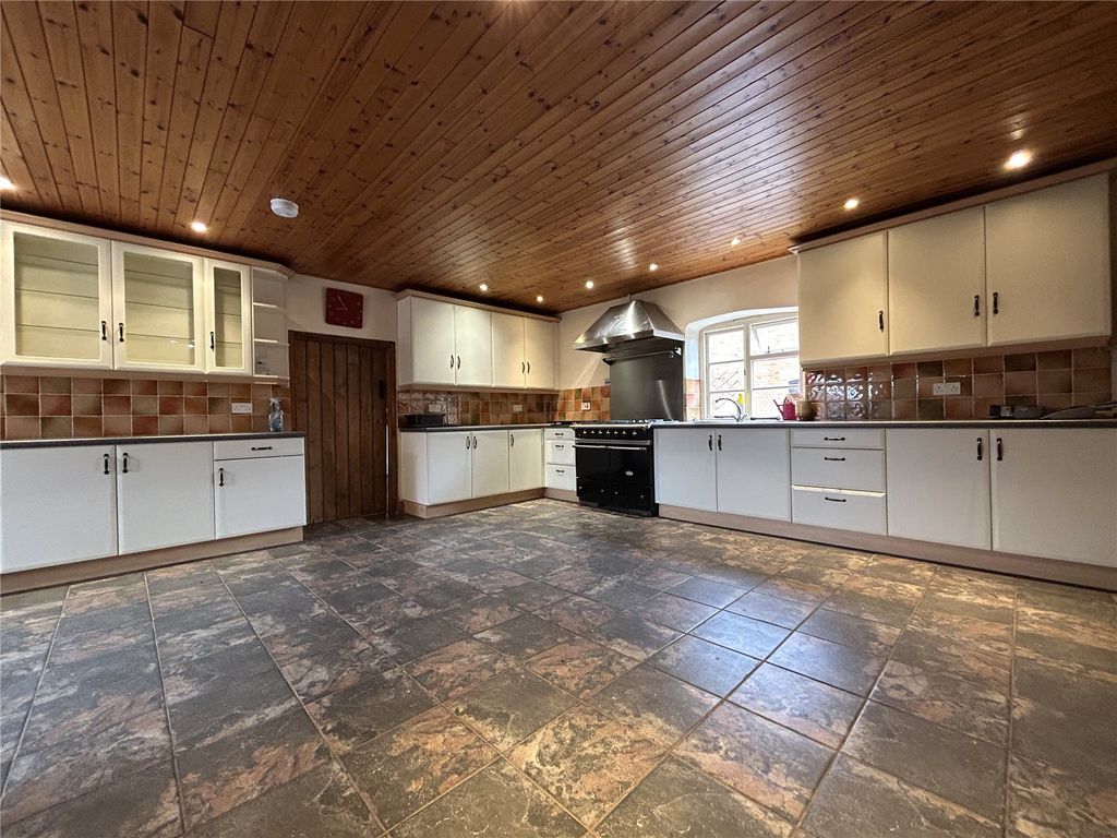 Property photo 2 of 10 Picture No. 11