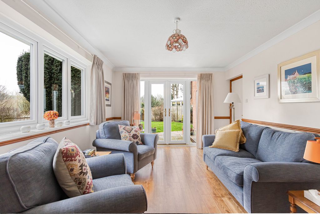 Property photo 2 of 22 Living Room