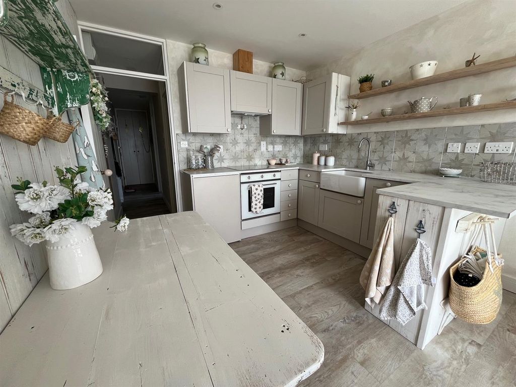 Property photo 3 of 18 4229 Kitchen.Jpg