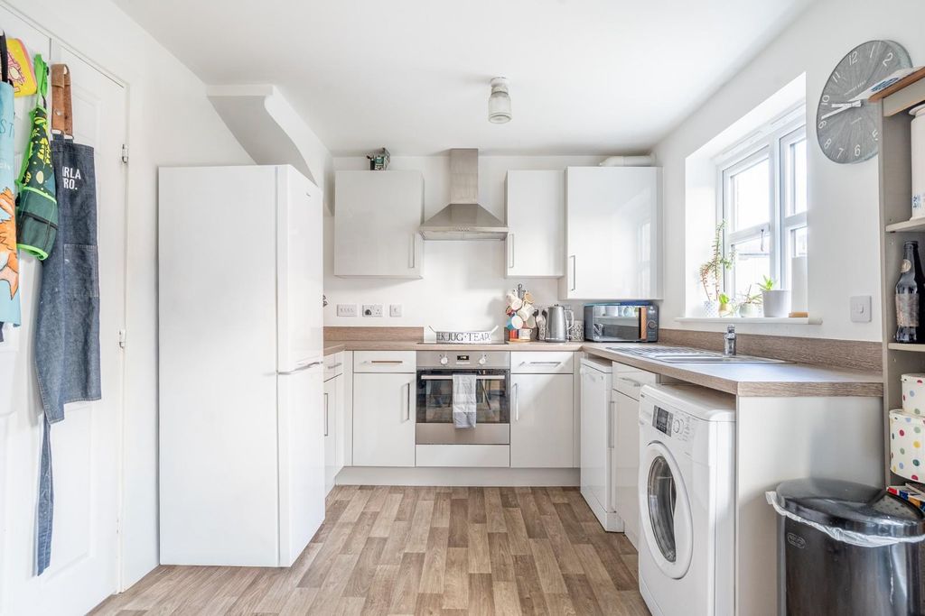Property photo 3 of 12 Kitchen