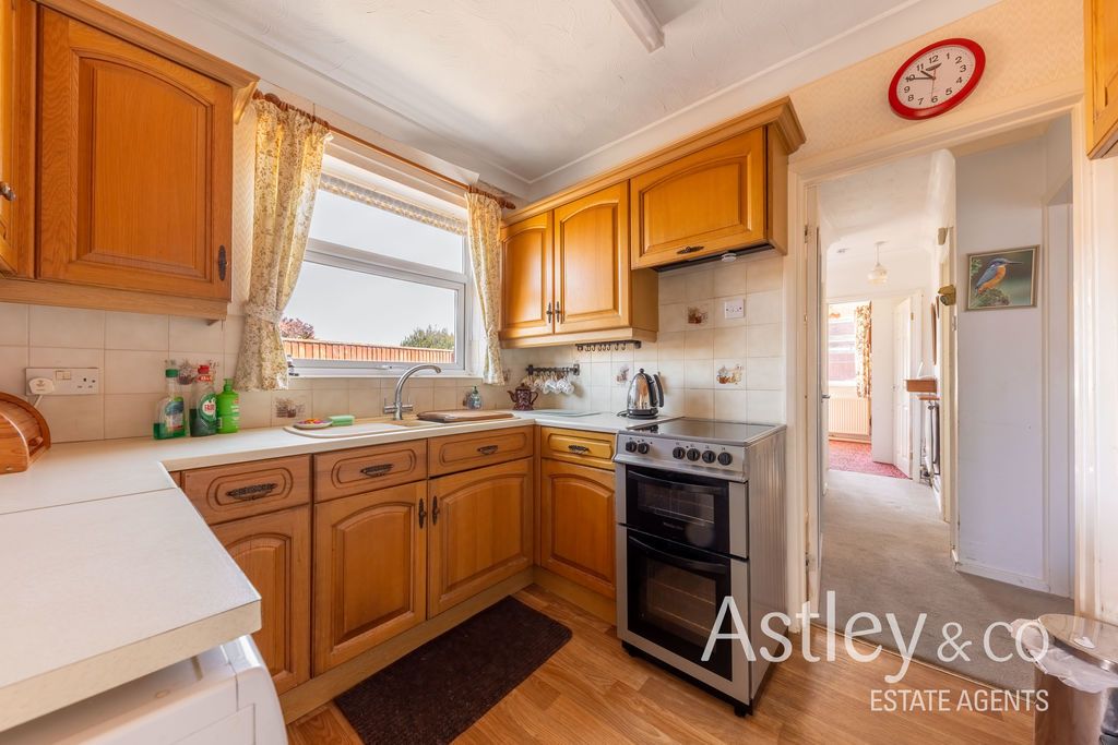 Property photo 3 of 13 Kitchen