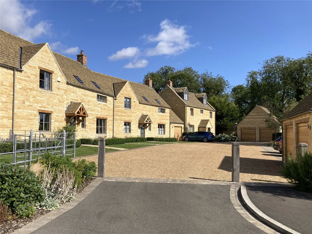 Property photo 1 of 26 7 The Stables