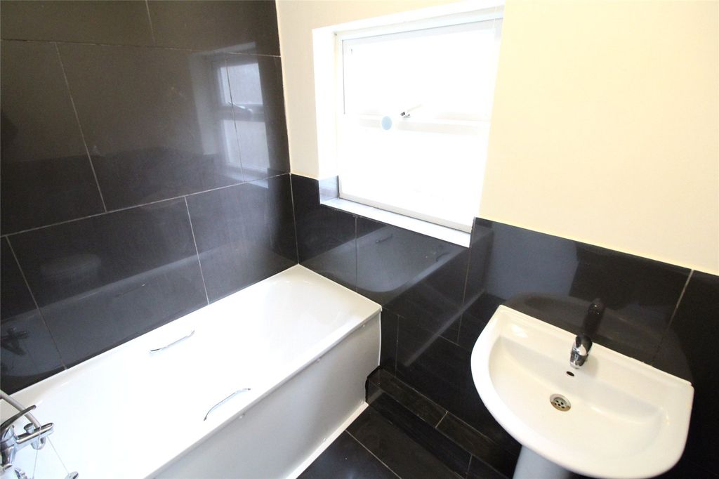 Property photo 2 of 10 Picture No. 03
