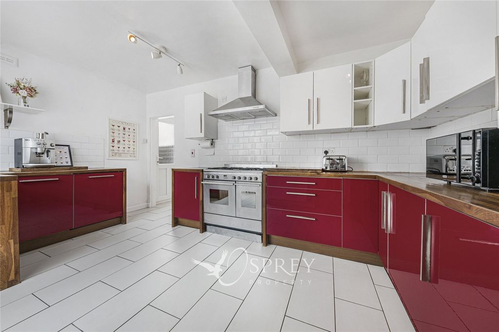 Property photo 2 of 20 Kitchen