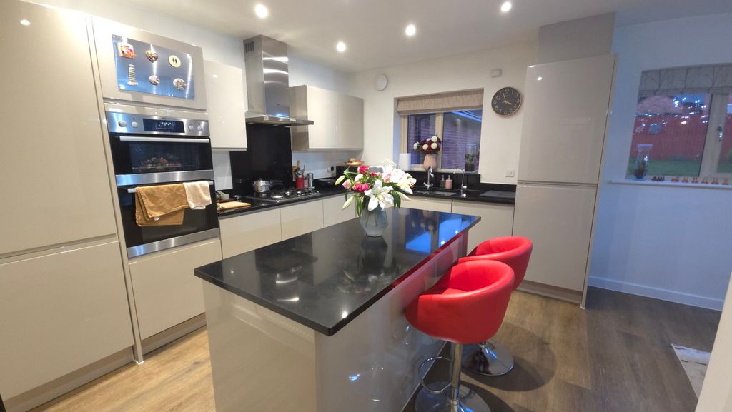 Property photo 3 of 13