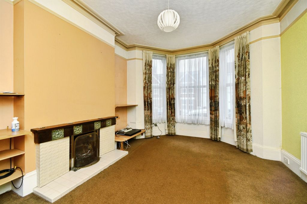 Property photo 2 of 23