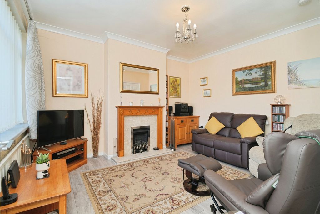 Property photo 3 of 17 Photo