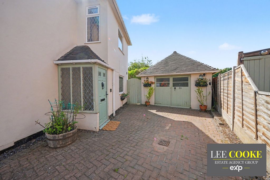 Property photo 3 of 37