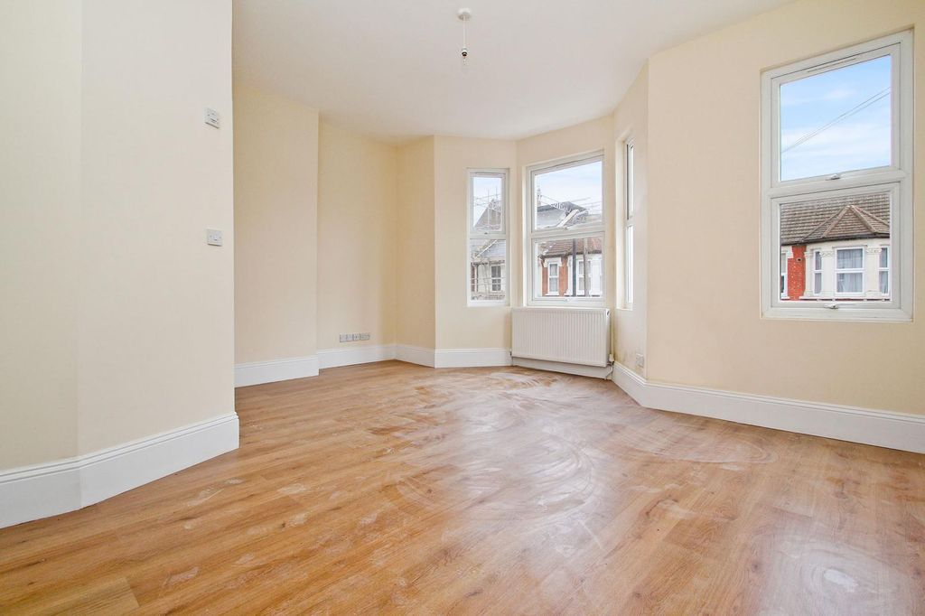 Property photo 2 of 7 Gallery