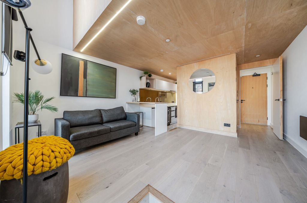 Property photo 1 of 19 1438933-17-69d64E...
