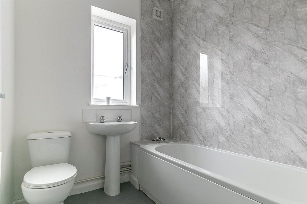 Property photo 3 of 6 Picture No. 09