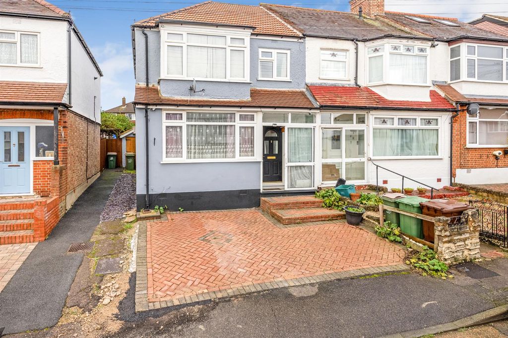 Property photo 1 of 11 Leafield Road 9-002.Jpg