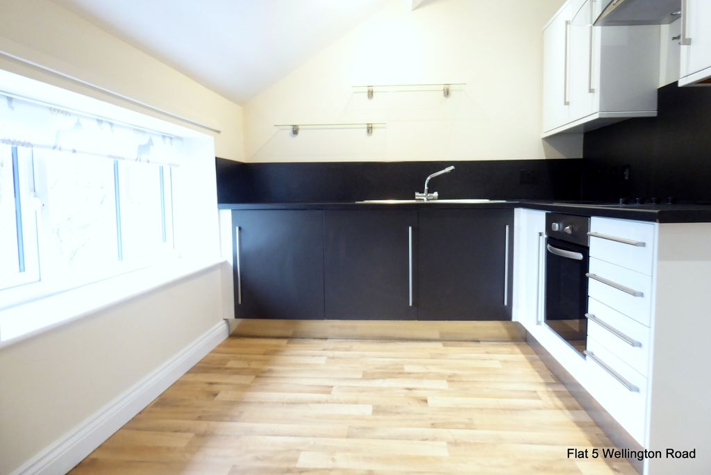 Property photo 2 of 9 Kitchen