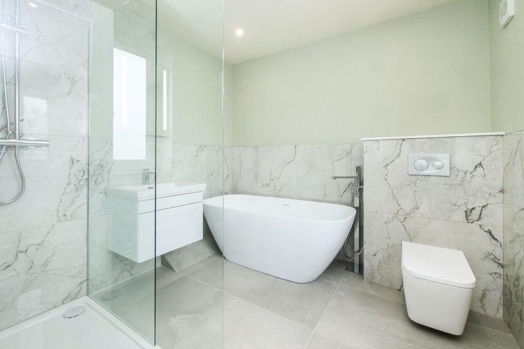 Property photo 3 of 29 Pnmb0470.Jpg