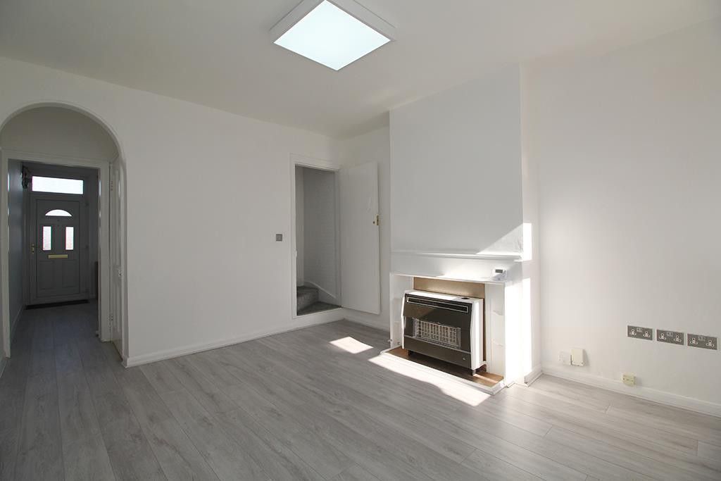 Property photo 1 of 28 Dining Room (Main)