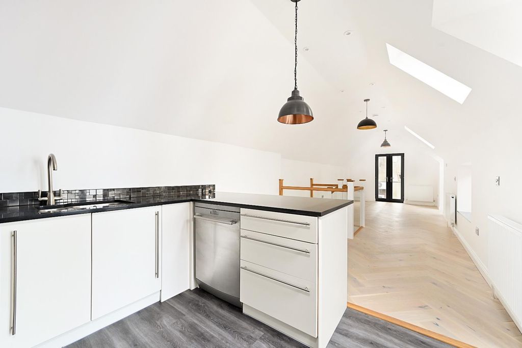Property photo 2 of 15 Kitchen3.Jpg