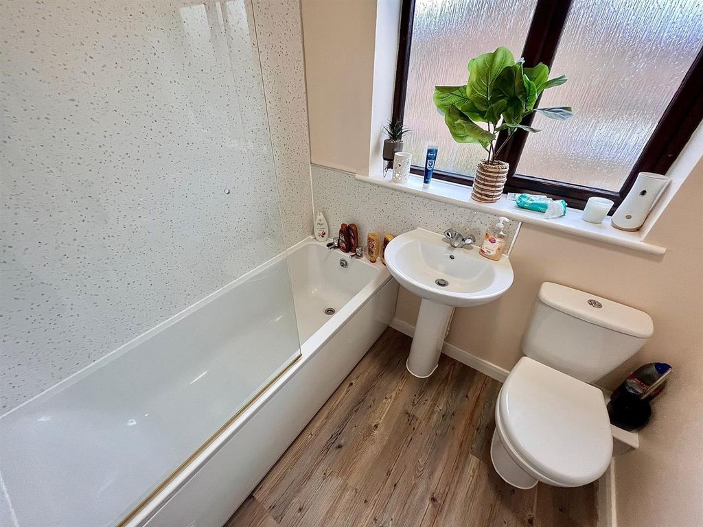 Property photo 3 of 15 Family Bathroom