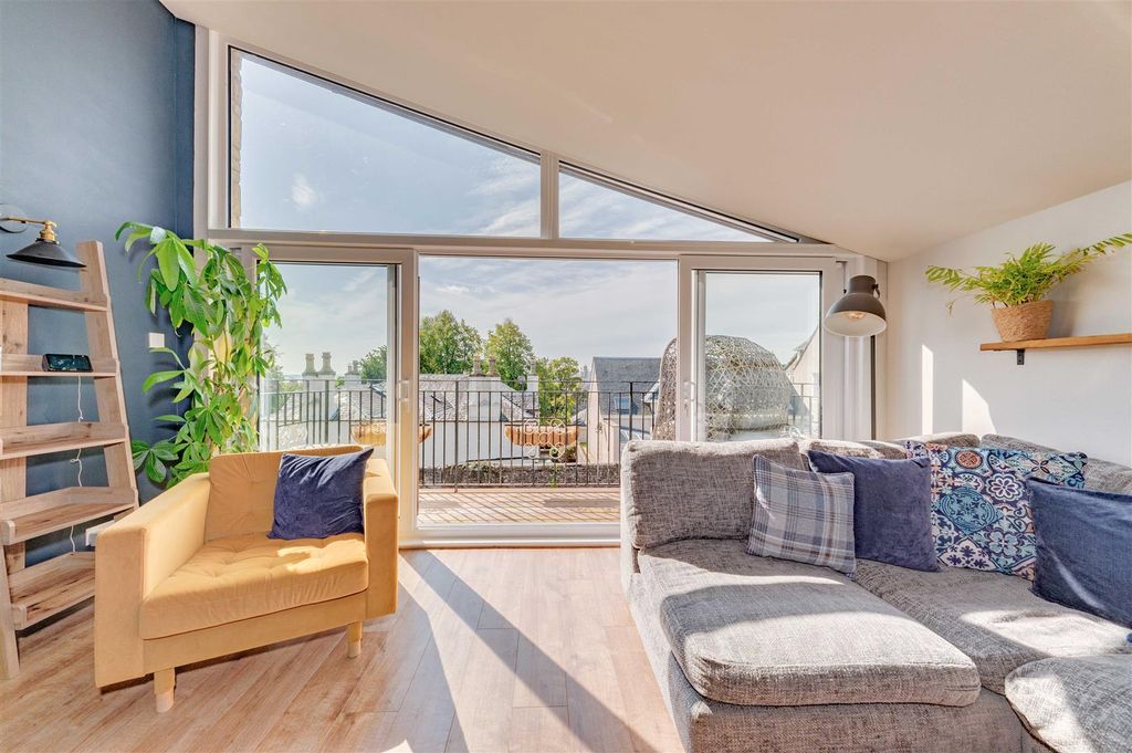 Property photo 3 of 48 97A Fort Street Bf-31.Jpg