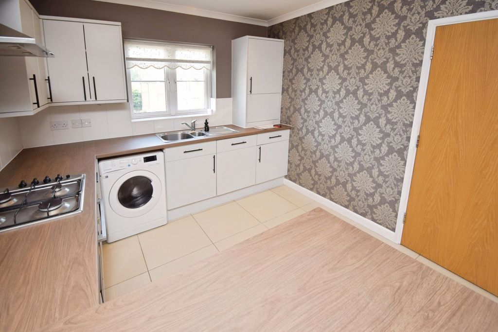 Property photo 3 of 16 Kitchen